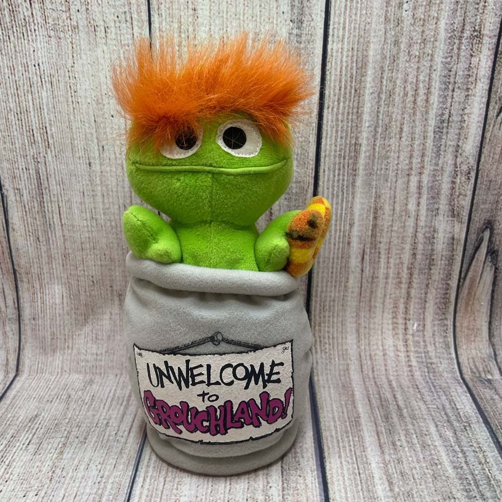 Oscar  Oscar the Grouch in Garbage Can Sesame Street Has Sound Tyco Plush 1999